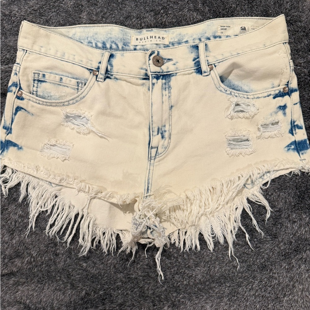 Bullhead women’s Light Blue Wash Jean shorts